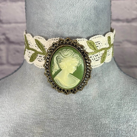 other Jewelry - Handmade choker with vintage cameo pendant